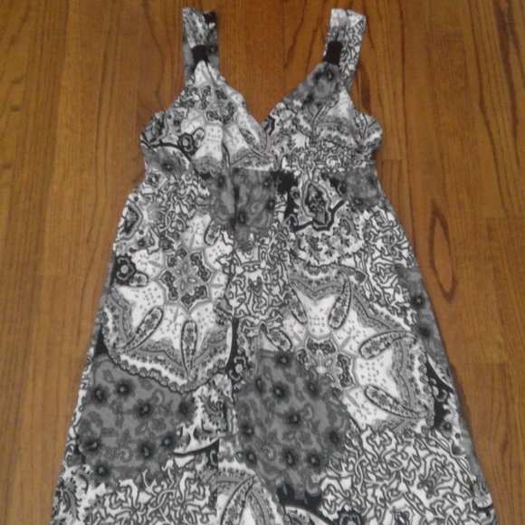 Black and White Maxi Dress - Picture 5 of 10